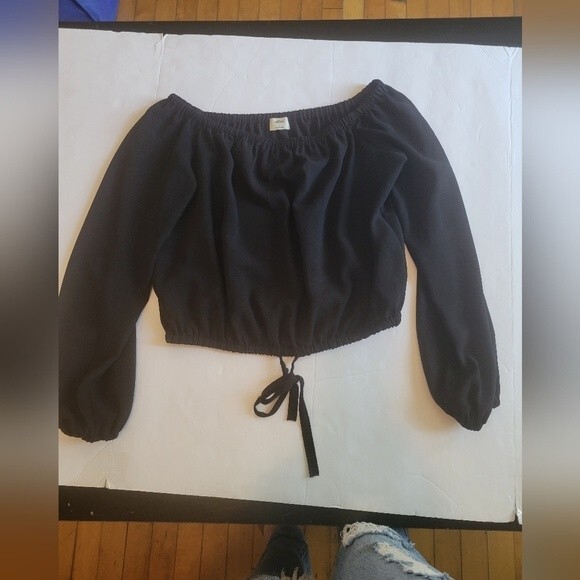 Wilfred Aritzia Black Long Sleeves Crop Top Size Small - Picture 2 of 6